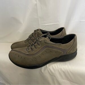 CLARKS Women’s Wave Olive Leather Lace Up Sneaker Shoe Size 8
